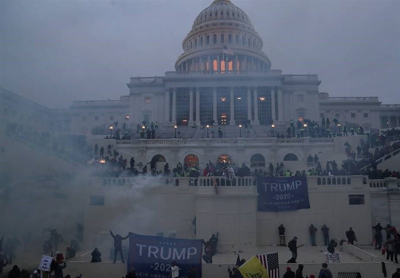 خبرنگار بلومبرگ: فیسبوک تصاویر و فیلم‌های اعتراضات آمریکا را حذف می‌کند