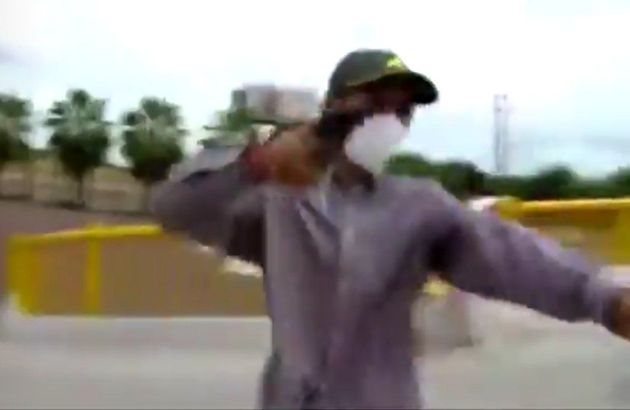 سرقت مسلحانه از خبرنگار هنگام پخش زنده
