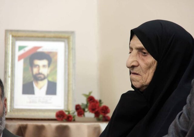 مادر شهید صارمی دار فانی را وداع گفت