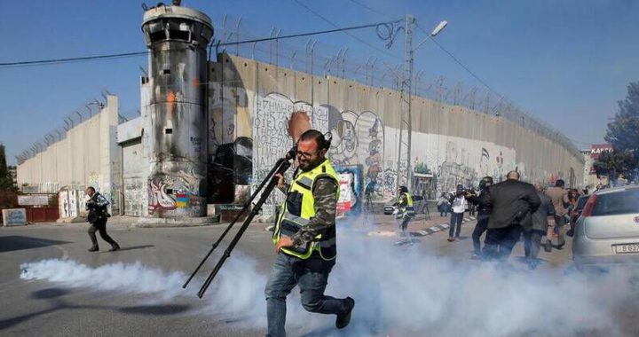 حمله صهیونیست‌ها به خبرنگاران در الخلیل