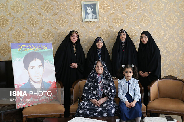 دیدار خبرنگاران ایسنای قزوین با مادر «شهید برمایون»