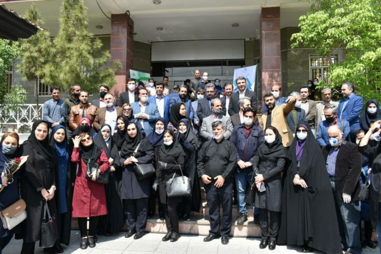 تجلیل از کادر درمانی استان به همت خانه مطبوعات البرز