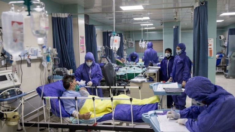 یک خبرنگار حوزه سلامت: نقاط قوت و ضعف کادر درمان به صورت توامان در رسانه ها منعکس می شود