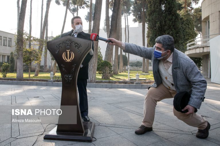 تصویری از سختی کار خبرنگاران حوزه دولت