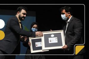 تجلیل از خانواده‌های علی اکرمی و روح الله رجایی