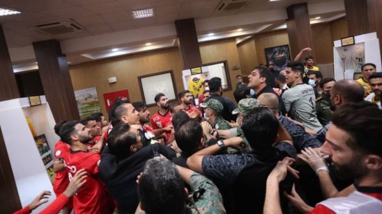 یک ناشناس و خبرنگار، عامل درگیری اعضای پرسپولیس و سپاهان