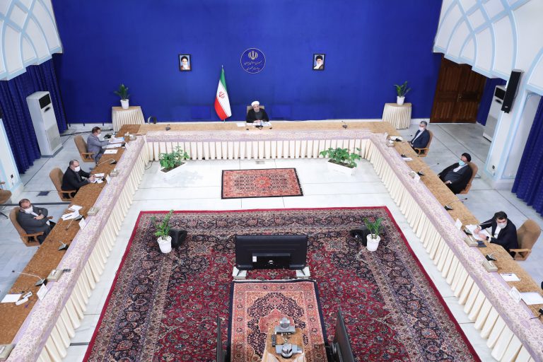 دکتر روحانی در دیدار با اصحاب رسانه: وظیفه و رسالت اصلی رسانه ها بیان حقایق و واقعیت ها به مردم است