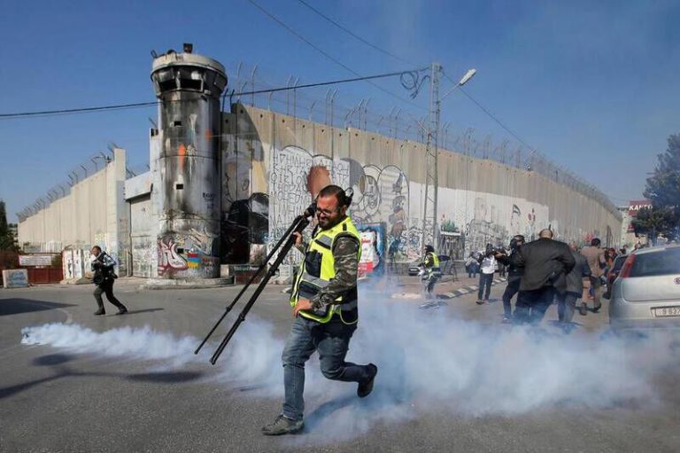 حمله صهیونیست‌ها به خبرنگاران در الخلیل