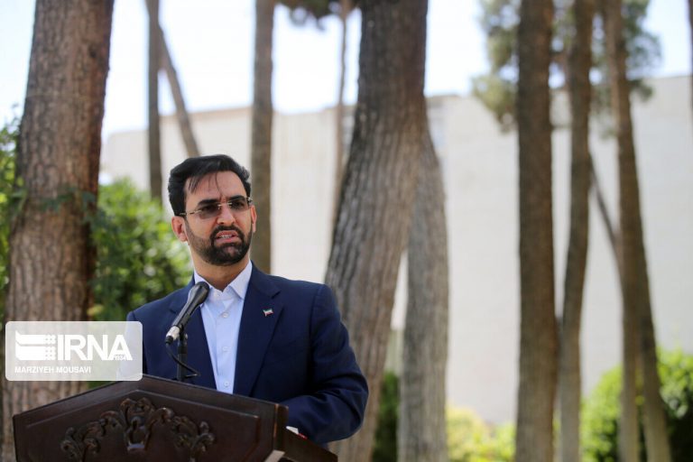 وزیر ارتباطات و فناوری اطلاعات تشریح کرد: چرا انسداد «وی‌چت» در ایران ادامه‌دار شد؟