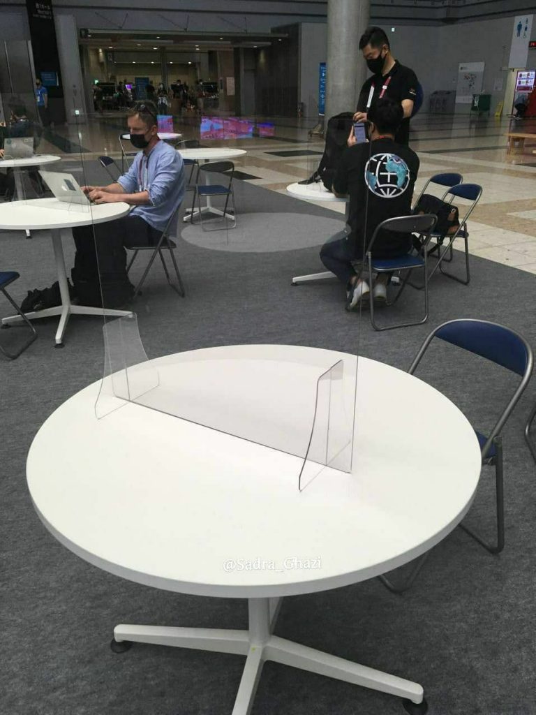 ابتکار جالب برای خبرنگاران در شرایط کرونایی