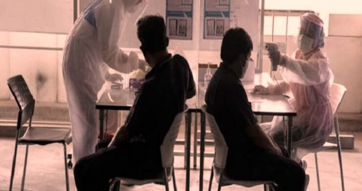 برای تزریق واکسن خبرنگاران به رسانه هایشان مراجعه می کنیم