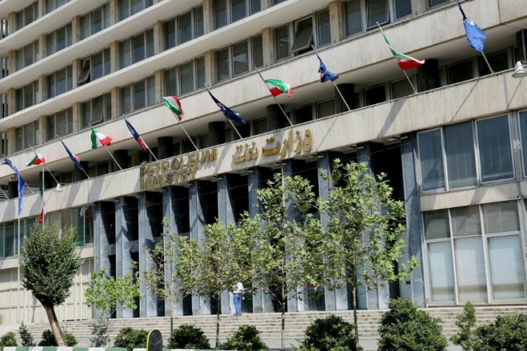 وزیر نفت شکایتش از خبرنگار جنجالی را پس گرفت!