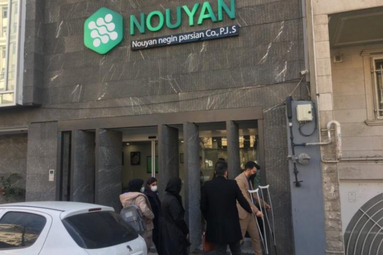 اخراج خبرنگاران از سالن کنفرانس/ سکوت نماینده مجلس در دفاع از اصحاب رسانه