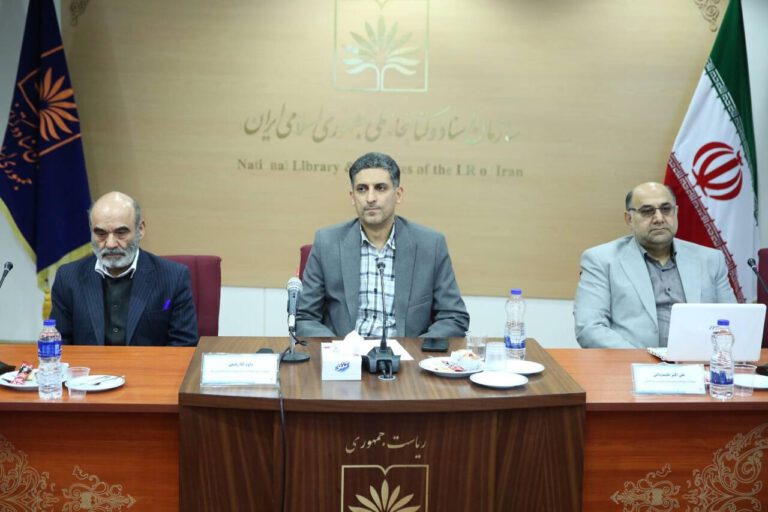 پژوهشگر تاریخ: روزنامه‌نگار در مسیر حرفه‌ای خود باید برای وحدت ملّی قلم بزند