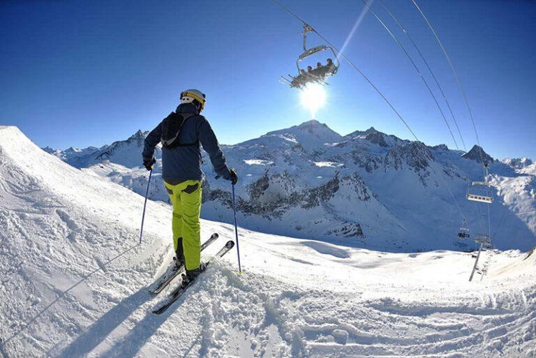 خدمات رایگان مجموعه گردشگری آلوارس برای خبرنگاران اردبیلی