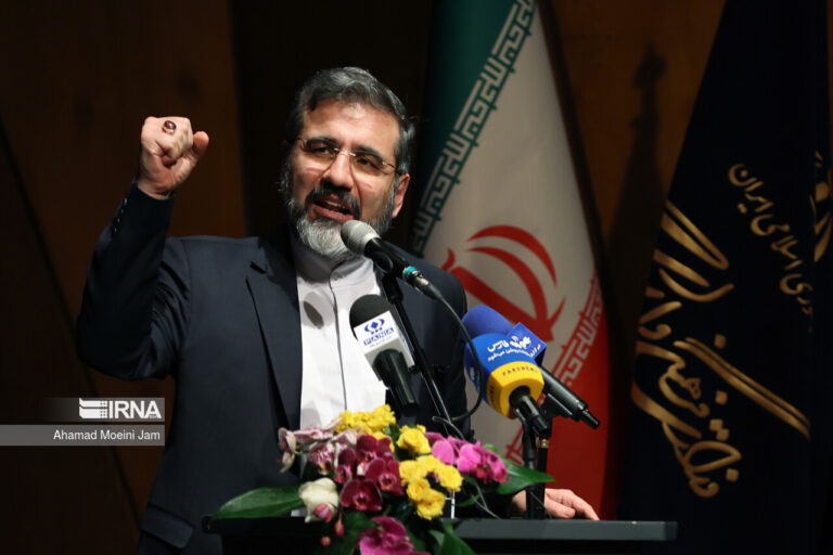 وزیر فرهنگ: روزنامه‌نگار تراز انقلاب تحت تاثیر مشهورات قرار نمی‌گیرد