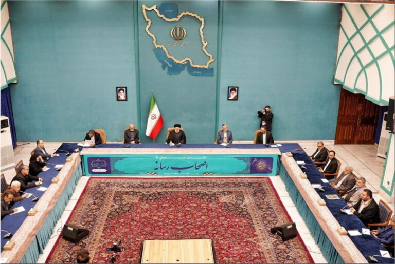 رییس‌جمهور ابراز داشت: تقدیر از تلاش همه رسانه‌ها در نقد منصفانه عملکرد مسئولان