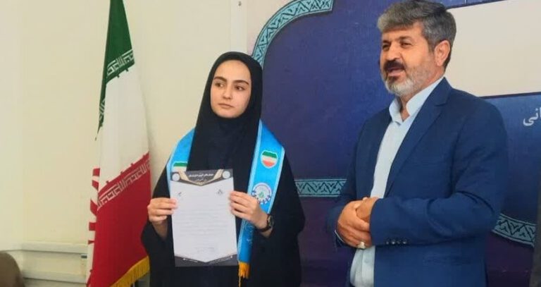 خبرنگار و مجری دبیرستان دخترانه دانشگاه لرستان تجلیل شد