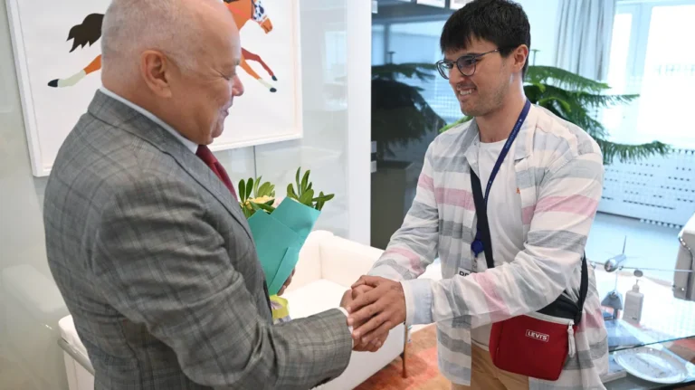 عاکفی، خبرنگار اسپوتنیک افغانستان پس از مجروح شدن در بلگورود به کار خود بازگشت