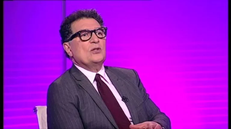 روزنامه‌نگار مشهور آن ور آبی در انتخابات شرکت کرد