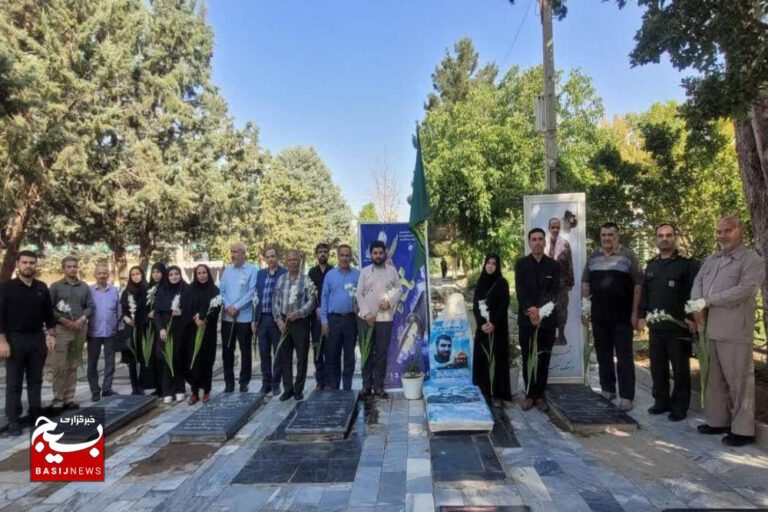 تجدید میثاق اهالی رسانه ملایر با شهدا به مناسبت هفته خبرنگار