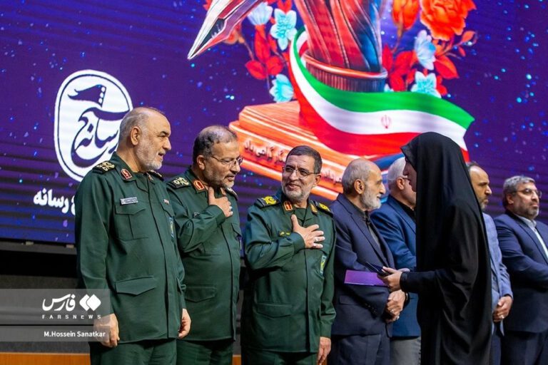 تجلیل از آمنه سادات ذبیح‌پور در روز خبرنگار