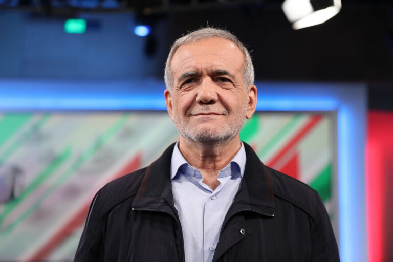 پزشکیان خبرنگار رویترز را آچمز کرد: خبرنگاری؟ پس می‌دونی که...