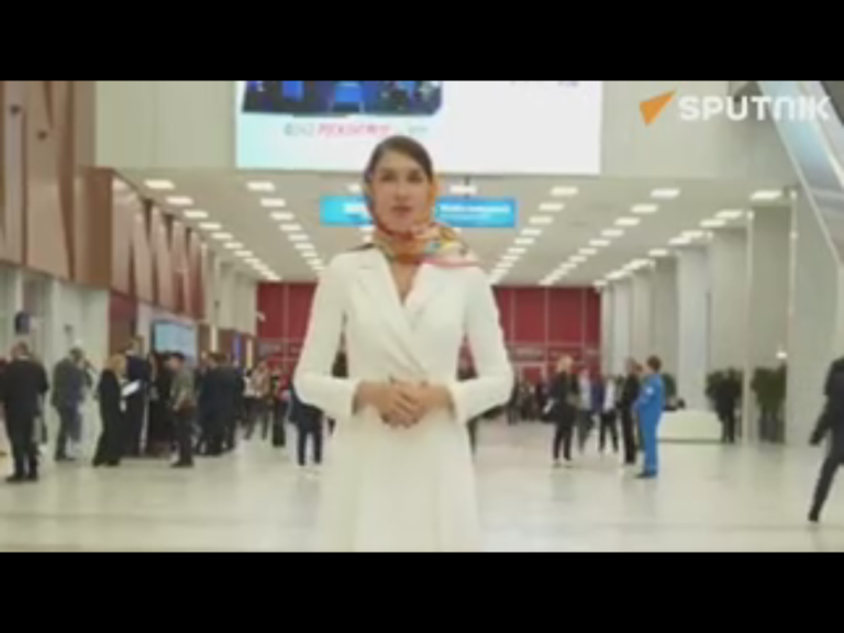 خبرنگار روس روسری سر کرد