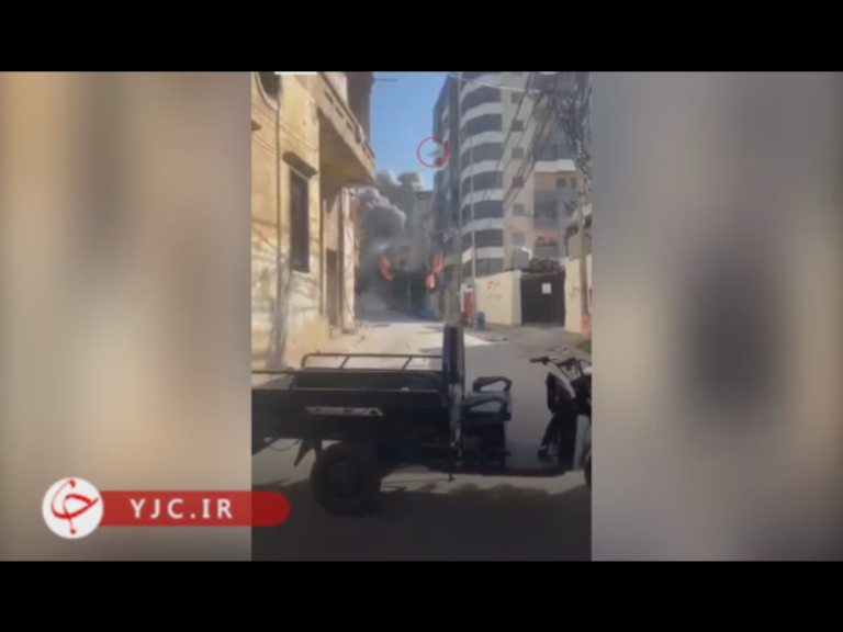 سقوط خبرنگار از روی برج بر اثر موج انفجار بمب رژیم صهیونیستی