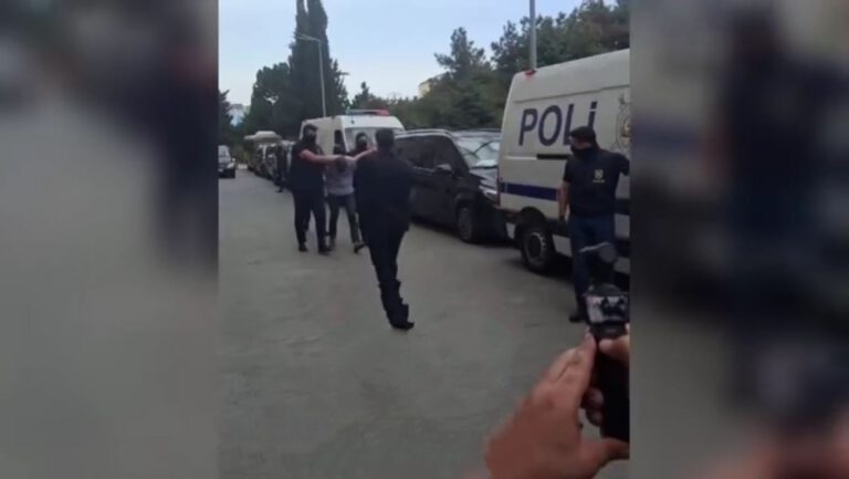 لحظه بازداشت ۲ روزنامه‌نگار روسی توسط جمهوری آذربایجان