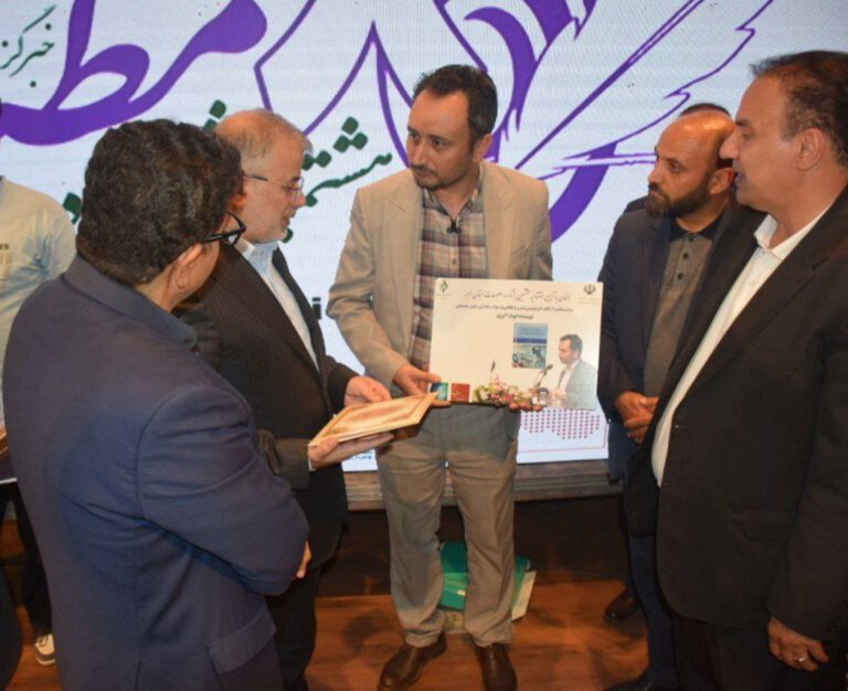 با حضور استاندار البرز‌ از مولف کتاب برتر «خبرنویسی مدرن» تقدیر شد