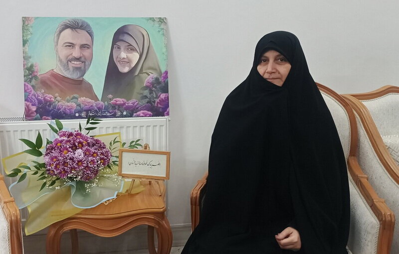 دیدار بانوان خبرنگار قم با مادر شهیده معصومه کرباسی