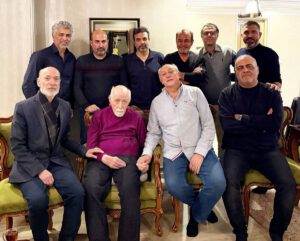 فوتبالی‌ها در خانه روزنامه نگار و مربی بزرگ