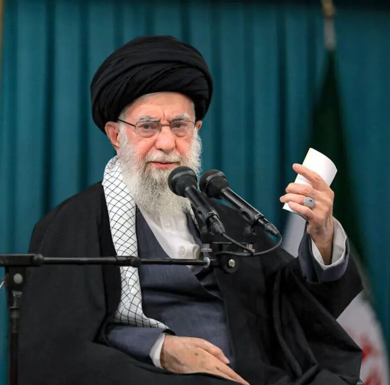 رهبر انقلاب: در میدان تبلیغات، آرایش جنگی بگیرید