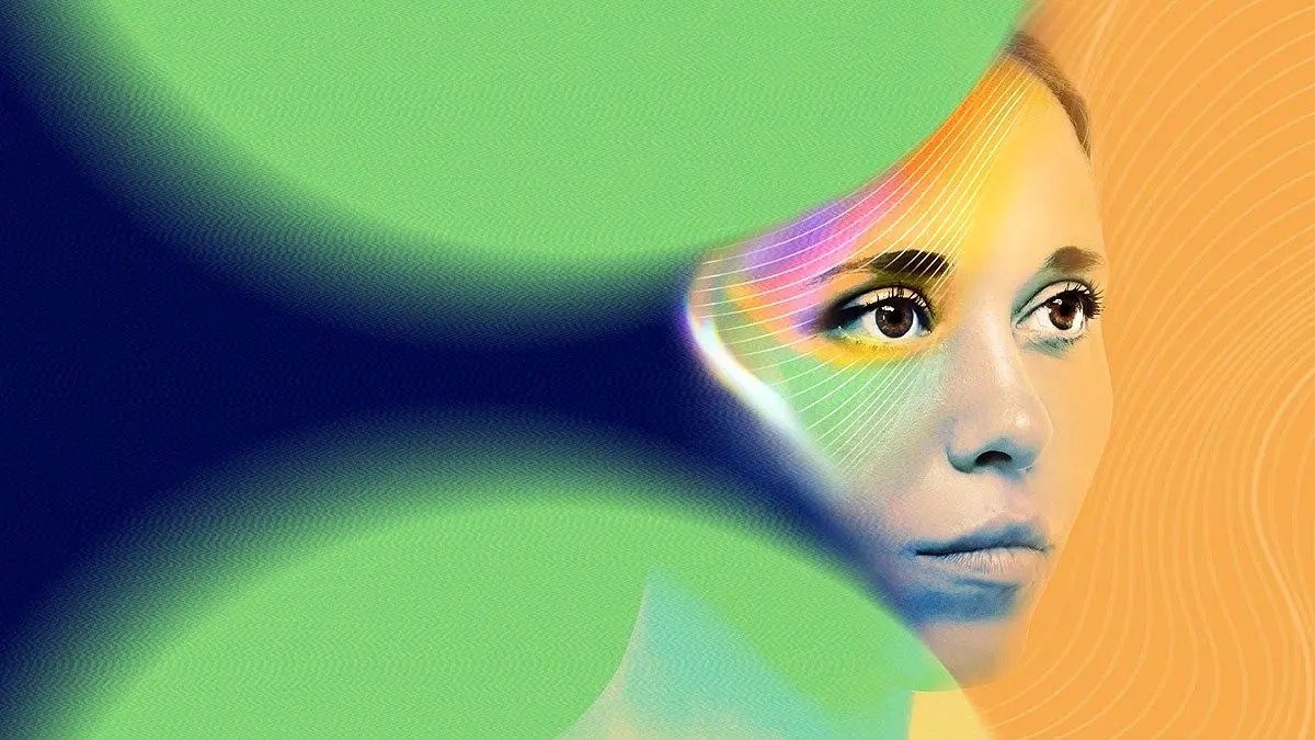 گزارش Deloitte پیش‌بینی می‌کند که تا سال ۲۰۲۶، تمرکز صنعت هوش مصنوعی از توسعه مدل‌های جدید به کاربرد عملی و ادغام گسترده‌تر در صنایع مختلف تغییر خواهد کرد. به گزارش اکوایران- پس از سال‌ها هیجان، سرمایه‌گذاری‌های سنگین و موج‌های رسانه‌ای پیرامون هوش مصنوعی، Deloitte در گزارش پیش‌بینی‌های خود برای سال ۲۰۲۶ از ورود جهان به مرحله‌ای تازه خبر می‌دهد؛ مرحله‌ای که در آن تمرکز از «چه مدلی قوی‌تر است» به «چطور می‌توان آن را در صنایع به کار گرفت» تغییر می‌کند. داده‌های این گزارش نشان می‌دهد آینده هوش مصنوعی کمتر درباره نوآوری‌های نمایشی و بیشتر درباره زیرساخت، بهره‌وری و ادغام عمیق در اقتصاد واقعی خواهد بود. وقت خریده، نه فکر زیاد! شرایط ویژه کرمان موتور | پرداخت دو مرحله‌ای‼️ خرید قسطی! وقت خریده، نه فکر زیاد! شرایط ویژه کرمان موتور | پرداخت دو مرحله‌ای‼️ وقتی فناوری از یک صنعت فراتر می‌رود بررسی داده‌های بلندمدت نشان می‌دهد صنعت فناوری، رسانه و مخابرات (TMT) طی چند دهه گذشته از یک بخش مهم اقتصادی به هسته اصلی خلق ارزش در اقتصاد جهانی تبدیل شده است. در سال ۱۹۸۸، این صنعت تنها ۱۹ درصد از ارزش بازار شاخص S&P 500 را تشکیل می‌داد اما امروز این سهم به ۵۳ درصد رسیده است که به معنای بیش از نیمی از ارزش بازار بزرگ‌ترین شرکت‌های آمریکا است. این تغییر صرفاً یک جابه‌جایی عددی نیست، بلکه نشانه‌ای از وابستگی ساختاری سایر صنایع به فناوری است. Deloitte پیش‌بینی می‌کند با ادامه این روند، صنعت TMT نه‌تنها از هر صنعت دیگری بزرگ‌تر خواهد شد، بلکه حتی از مجموع ارزش سایر صنایع نیز پیشی می‌گیرد؛ چرا که صنایع دیگر برای نوآوری، رقابت‌پذیری و رشد، ناگزیر به استفاده از زیرساخت‌ها، نرم‌افزارها و خدمات این صنعت هستند. ۱۳ پیش‌بینی و پیام مشترک بلوغ هوش مصنوعی از میان 13 پیش‌بینی‌های Deloitte برای سال ۲۰۲۶، حدودا نیمی مستقیماً به هوش مصنوعی مربوط می‌شود. با این حال، پیام اصلی گزارش این است که دوران تمرکز افراطی بر مدل‌های پایه جدید رو به پایان است. به جای آن، تمرکز بیشتر به موضوعاتی معطوف می‌شود که به نظم‌بخشی داده‌ها، اتصال مدل‌ها به فرآیندهای واقعی کسب‌وکار، طراحی مدل‌های قیمت‌گذاری جدید و ایجاد چارچوب‌های تنظیم‌گری مرتبط هستند و این عوامل به تدریج به شاخص‌های تعیین‌کننده موفقیت تبدیل می‌شوند. هرچند این بخش‌ها ممکن است از نظر رسانه‌ای کمتر جذاب به نظر برسند، اما دقیقاً همان نقاطی هستند که ارزش اقتصادی واقعی در آن‌ها خلق می‌شود. جستجوی هوشمند؛ جایی که کاربران واقعاً از AI استفاده می‌کنند داده‌های این گزارش نشان می‌دهد استفاده روزمره از هوش مصنوعی مولد، بیش از آنکه در قالب ابزارهای مستقل باشد، در دل برنامه‌های موجود، به‌ویژه موتورهای جستجو، رخ می‌دهد. به نظر می‌رسد تا سال ۲۰۲۷ استفاده از هوش مصنوعی در جستجو سه برابر بیشتر از استفاده ابزاری مستقل از آن خواهد رسید. درصد_استفاده_روزانه_هوش_مصنوعی_مولد_در_جستجو_و_به_عنوان_ابزار_مستقل پیش‌بینی‌ها حاکی از آن است که تا سال ۲۰۲۶، ۴۹ درصد کاربران نسل پیرتر از هوش مصنوعی برای جستجو استفاده خواهند کرد و این رقم در سال ۲۰۲۷ به ۵۹ درصد می‌رسد؛ در حالی که استفاده از ابزارهای مستقل هوش مصنوعی تنها حدود ۳۲ درصد باقی می‌ماند. روند استفاده از هوش مصنوعی در جستجو در میان نسل‌های مسن‌تر سریع‌تر از استفاده از آن به عنوان ابزار مستقل اتفاق می‌افتد، زیرا استفاده از هوش مصنوعی در برنامه‌های کاربردی راحت‌تر است و نیاز به یادگیری پرامپت‌نویسی پیچیده ندارد. درصد_استفاده_از_هوش_مصنوعی_مولد_در_جستجو_و_به_عنوان_ابزار_مستقل پارادوکس پردازش؛ چرا هوش مصنوعی تشنه‌تر می‌شود؟ برخلاف تصور رایج، پیشرفت هوش مصنوعی به کاهش نیاز به توان پردازشی منجر نمی‌شود. Deloitte پیش‌بینی می‌کند تا سال ۲۰۲۶، حدود دو سوم توان پردازشی هوش مصنوعی صرف مرحله اجرا و گرفتن خروجی خواهد شد، نه آموزش مدل‌ها. این تغییر به معنای موج جدیدی از سرمایه‌گذاری است. دیتاسنترهای نسل جدید، سرورهای مجهز به تراشه‌های پرمصرف و پرهزینه و زیرساخت‌هایی که مجموع ارزش آن‌ها به حدود ۵۰۰ میلیارد دلار می‌رسد، ستون فقرات این مرحله جدید خواهند بود. میلیاردها دلار صرف تراشه‌هایی می‌شود که تنها در همین مراکز قابل استفاده‌اند. آزاد کردن ارزش افزوده ای فراتر با هماهنگی بین عامل‌‌های هوشمند تحول عامل‌های هوشمند خودمختار بیش از آنکه به میزان استقلال آن‌ها وابسته باشد، به توانایی هماهنگی هوشمند و هدفمند میانشان گره خورده است. پیش‌بینی می‌شود بازار این عامل‌ها تا سال ۲۰۲۶ به ۸.۵ میلیارد دلار و تا ۲۰۳۰ به ۳۵ میلیارد دلار برسد، اما در صورت مدیریت مؤثر ریسک‌ها و ایجاد سازوکارهای کارآمد برای هم‌افزایی میان عامل‌ها، این رقم می‌تواند تا ۴۵ میلیارد دلار افزایش یابد. تخمین_حجم_بازار_جهانی_عاملهای_هوشمند_خودمختار بر همین اساس، سازمان‌ها در سال‌های پیش‌رو، به‌ویژه تا ۲۰۲۶،‌ بر آمادگی فنی و سازمانی برای استقرار سیستم‌های چندعاملی، بازطراحی فرایندها و تطبیق نیروی کار تمرکز خواهند کرد تا به سطحی بالاتر از خودکارسازی هوشمند، مقیاس‌پذیر و پایدار دست یابند. هوش مصنوعی و رباتیک؛ رشد تدریجی با چشم‌انداز جهش ساختاری بازار ربات‌های صنعتی در مسیر افزایش ظرفیت بالفعل قرار دارد، اما رشد فروش سالانه ربات‌های جدید طی سال‌های اخیر روندی کند و نسبتاً ثابت داشته است. انتظار می‌رود در افق میان‌مدت، با تشدید کمبود نیروی کار متخصص و پیشرفت‌های سریع در توان پردازشی و مدل‌های پیشرفته هوش مصنوعی، شرایط برای یک جهش ساختاری در بازار فراهم شود. پیشبینی‌ها حاکی از افزایش تولید سالانه ربات‌های صنعتی جدید به ۱ میلیون در سال ۲۰۳۰ و ایجاد درآمد ۲۱ میلیارد دلاری است. با این حال، تحقق این چشم‌انداز به توان اکوسیستم فناوری در رفع چالش‌هایی مانند کیفیت داده، یکپارچگی سامانه‌ها و امنیت سایبری وابسته است. در صورت عدم رفع این گلوگاه‌ها، رشد بازار محدود باقی خواهد ماند. روند_عرضه_رباتهای_صنعتی_مجهز_به_هوش_مصنوعی_و_درآمد_ایجاد_شده_از (2) تحول نرم‌افزار به‌عنوان خدمت (SAAS) با عامل‌های هوشمند عامل‌های هوشمند در حال بازتعریف ماهیت نرم‌افزارهای سازمانی است. برنامه‌های SaaS به سمت سیستم‌هایی هوشمندتر، خودمختارتر و شخصی‌سازی‌شده حرکت می‌کنند که به‌صورت بلادرنگ یاد می‌گیرند و با یکدیگر تعامل دارند. هم‌زمان، مدل‌های قیمت‌گذاری سنتی مبتنی بر اشتراک در حال جایگزینی با رویکردهای ترکیبی مصرف‌محور و نتیجه‌محور هستند. این تحولات موجب افزایش پیچیدگی در برنامه‌ریزی مالی، مدیریت عملیات و ارزیابی بازده سرمایه‌گذاری فناوری می‌شود. شکنندگی زنجیره تأمین نیمه‌هادی‌ها در نتیجه پیشرفت فناوری پیشرفت فناوری‌های پیشرفته تراشه و سخت‌افزارهای پشتیبان هوش مصنوعی، ریسک‌های زنجیره تأمین نیمه‌هادی‌ها را تشدید کرده است. علاوه بر محدودیت‌های تولیدی، وابستگی به تعداد محدودی از تأمین‌کنندگان و تمرکز جغرافیایی آن‌ها، حساسیت این زنجیره را افزایش داده است. واکنش دولت‌ها از طریق سیاست‌های حمایتی و محدودیت‌های تجاری، نشان‌دهنده اهمیت راهبردی نیمه‌هادی‌ها در رقابت فناورانه و اقتصادی جهانی است. جمع‌بندی: ۲۰۲۶، سال آرامش استراتژیک در مجموع، روندهای نوظهور رسانه و فناوری نشان می‌دهد که الگوهای مصرف و قدرت در حال جابه‌جایی‌اند؛ از یک‌سو میکرو‌سریال‌ها و پادکست‌های ویدیویی با محتوای کوتاه، موبایل‌محور و بومی‌سازی‌شده، مخاطبان جوان را جذب کرده و فرصت‌های درآمدی جدیدی برای خالقان مستقل، برندها و حتی رسانه‌های خدمات عمومی ایجاد کرده‌اند؛ از سوی دیگر، هوش مصنوعی مولد و ویدیوهای تولیدشده با آن می‌توانند هم محرک نوآوری و هم عامل آشفتگی، اطلاعات غلط و تشدید مقررات باشند. هم‌زمان، کشورها در واکنش به نااطمینانی‌های ژئوپلیتیک به سمت حاکمیت فناوری و نوعی بلوک‌بندی جغرافیایی حرکت می‌کنند و سرمایه‌گذاری در زیرساخت‌هایی مانند هوش مصنوعی، نیمه‌هادی‌ها و اینترنت ماهواره‌ای شتاب می‌گیرد. در این میان، اینترنت ماهواره‌ای نسل جدید و شبکه‌های اتصال مستقیم به دستگاه در حال گسترش‌اند، اما مدل‌های تجاری‌شان هنوز قطعی نیست. و در همین حین به نظر می‌رسد در بازار مخابرات و اوپراتورهای موبایل، مزایا و پاداش‌های غیرشبکه‌ای بیش از سرعت و کیفیت شبکه به عامل وفاداری کاربران تبدیل می‌شود؛ مجموعه این تحولات نشان می‌دهد که آینده رسانه و ارتباطات بیش از هر زمان به انعطاف‌پذیری، بومی‌سازی و تعادل میان نوآوری و حکمرانی وابسته است.