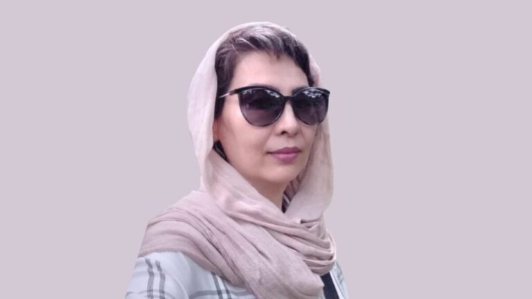 یک خبرنگار افغانستانی با خانواده‌اش در پاکستان بازداشت شد