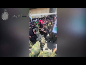 حرکت جالب برای خبرنگار زن در تشییع رهبر انقلاب