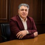 اکبر حیدری: سایه سنگین بحران‌ها بر ویترین‌های خالی؛ روز خبرنگار در برزخِ جنگ و گرانی